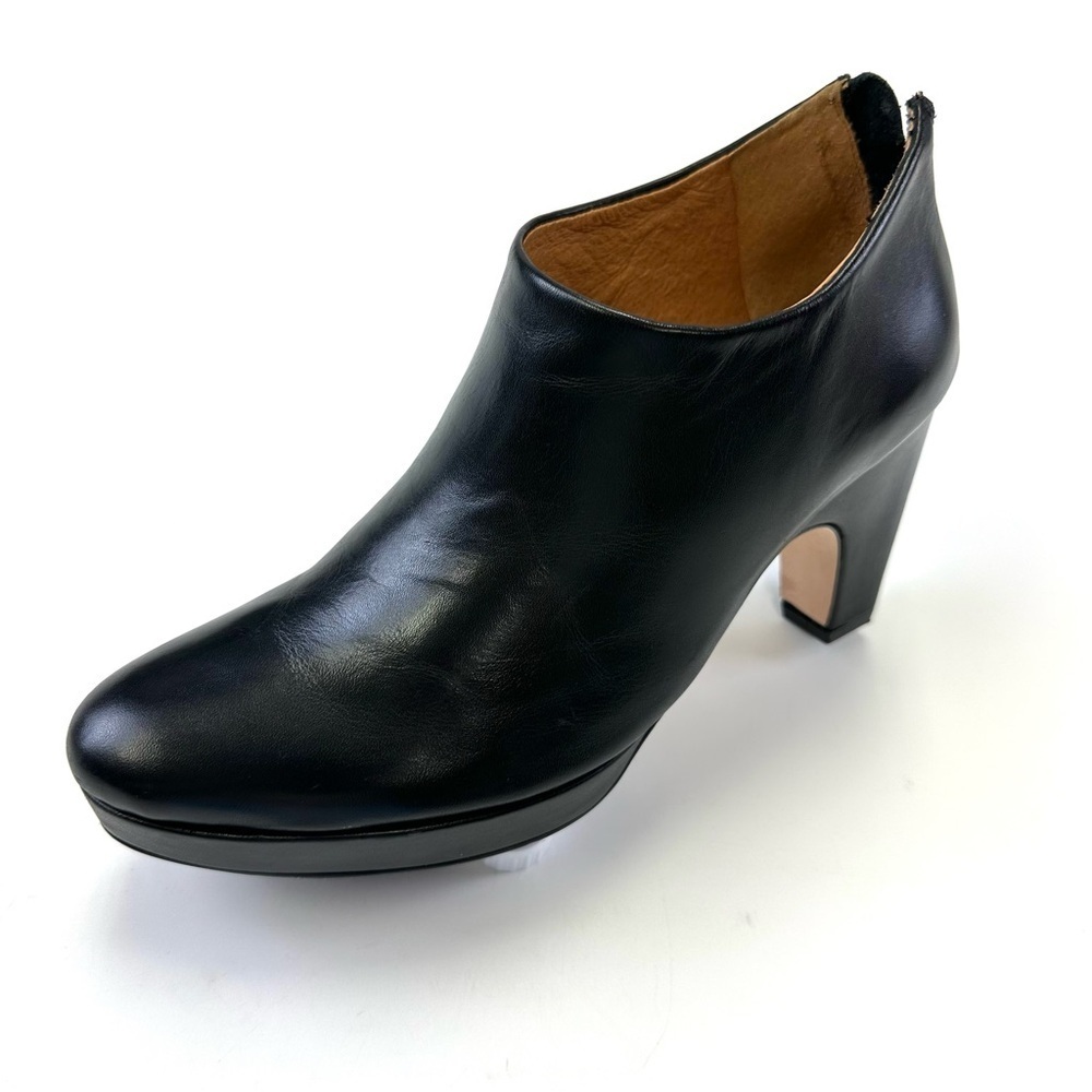 Dr Liza black smooth leather platform shoe bootie Size 5 foot comfort heels